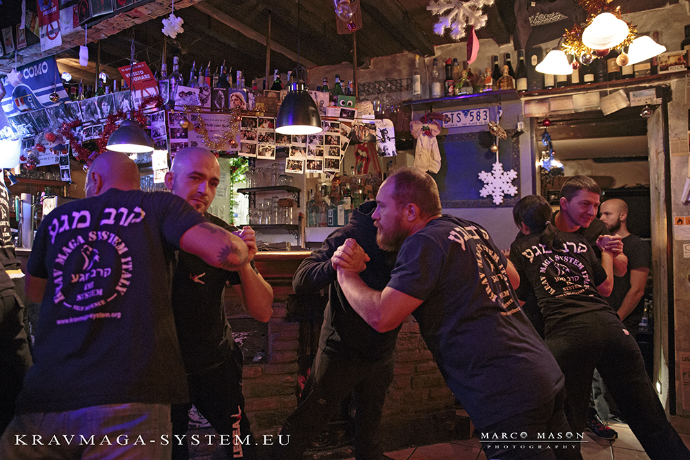 Krav Maga Pub Confrontation, Como